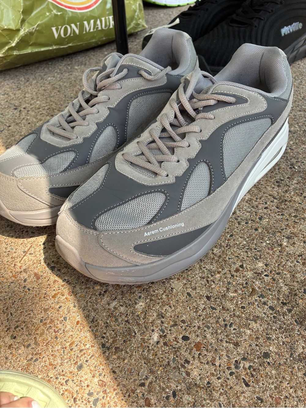 Fitville Men's Gray Lightweight Cushioning Sneakers